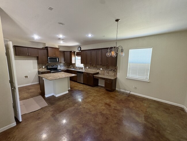Building Photo - 841 Scenic Cir