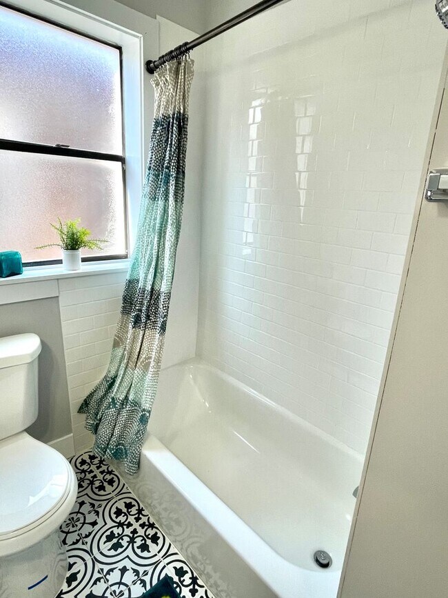 Building Photo - 2117 Maury Ave