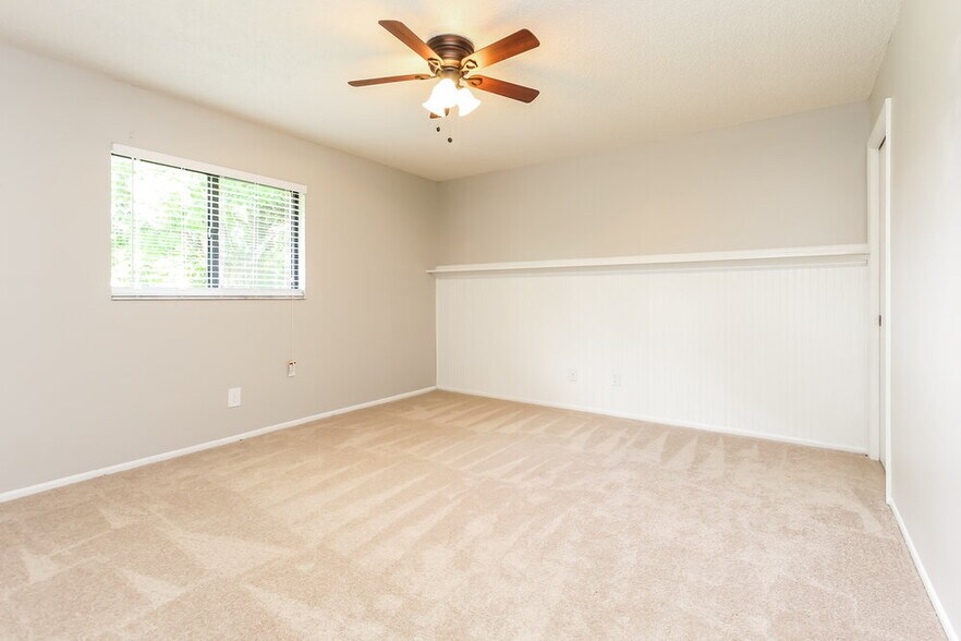 Building Photo - 1138 SE 13th St