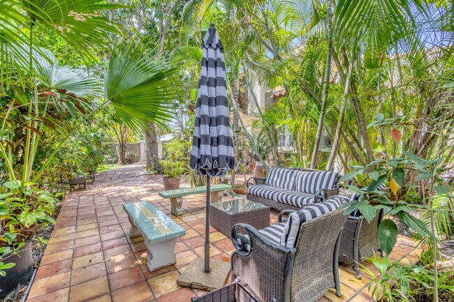 Building Photo - 511 29th St