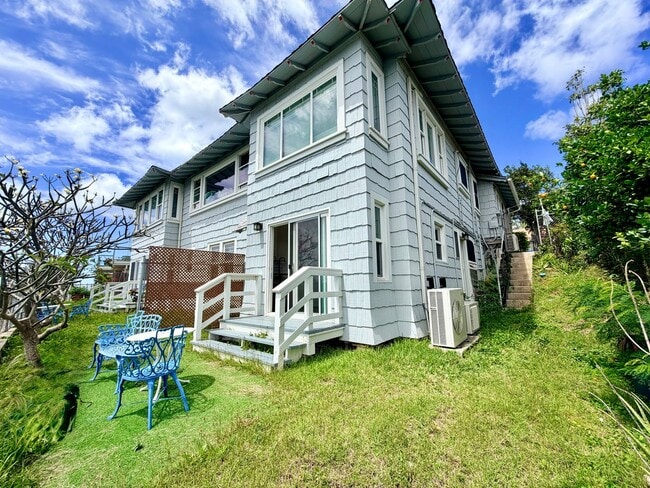 Building Photo - Remodeled studio residence with a panoramic view (Lower Manoa)