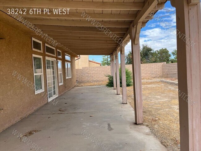 Building Photo - 38242 6th Pl W