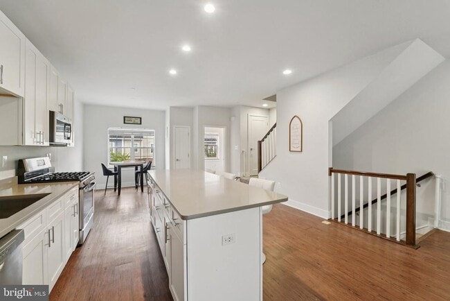 Building Photo - 7728 Lexington Ct