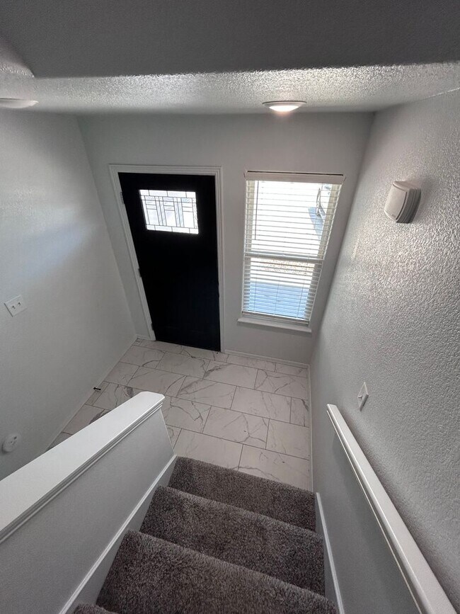 Building Photo - COX-NORTHRIDGE DR-2