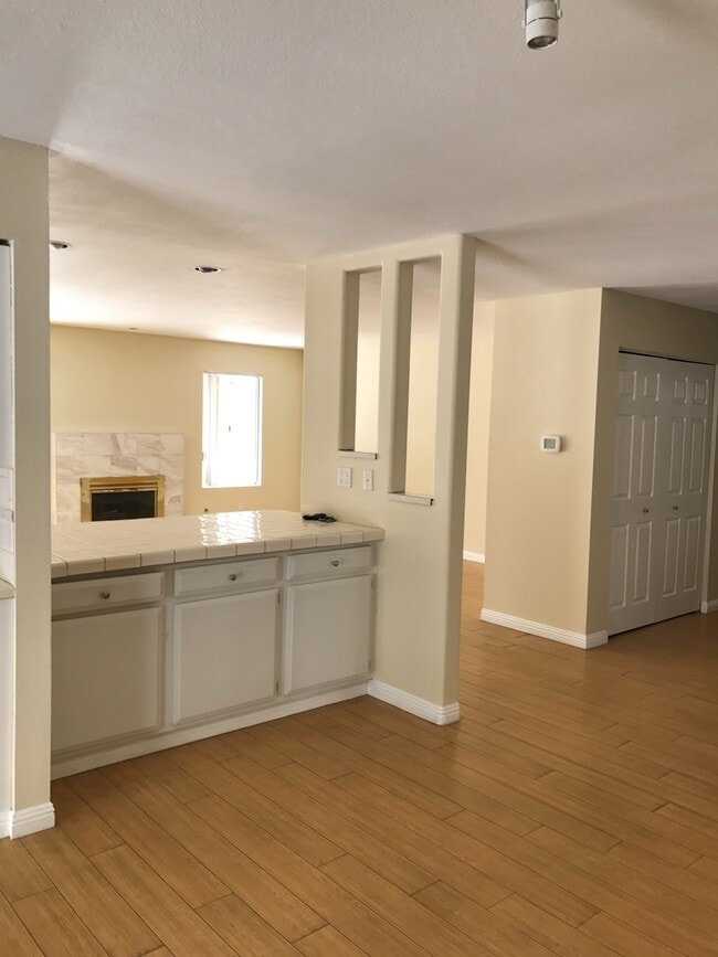 Building Photo - Beautiful 3 Bedroom 2 Bathroom West Hills Home! Great Location! Ready for Move-In!