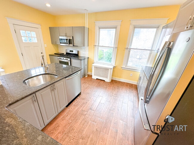 Building Photo - 4 Bedroom house in Foxchase area of North ...