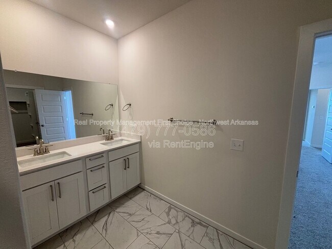 Building Photo - 4802 W Planetree St