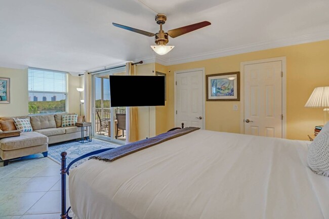 Building Photo - Charming Studio Condo in Bonita Springs