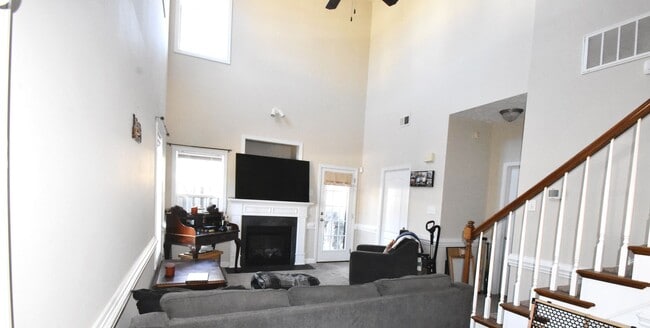 Building Photo - Coming Soon~ 3 Bedroom 2.5 Bathroom Townhome~ Large Corner Lot