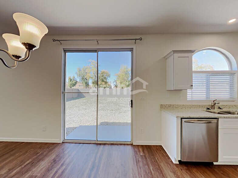 Building Photo - 7008 S 38th Ln