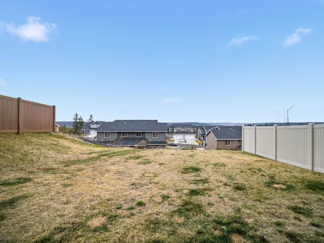 Building Photo - Charming North Spokane Home in a Quiet Neighborhood