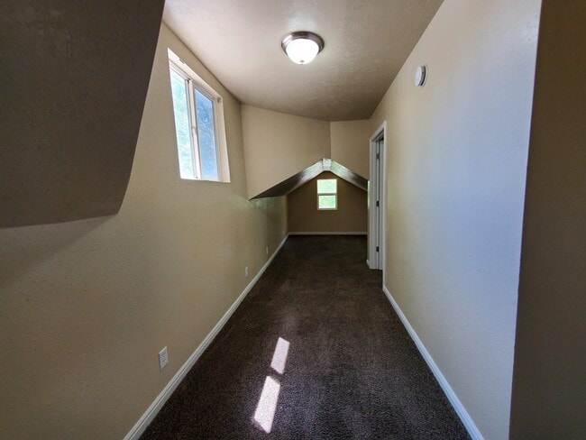 Building Photo - 66 W Oakland Ave