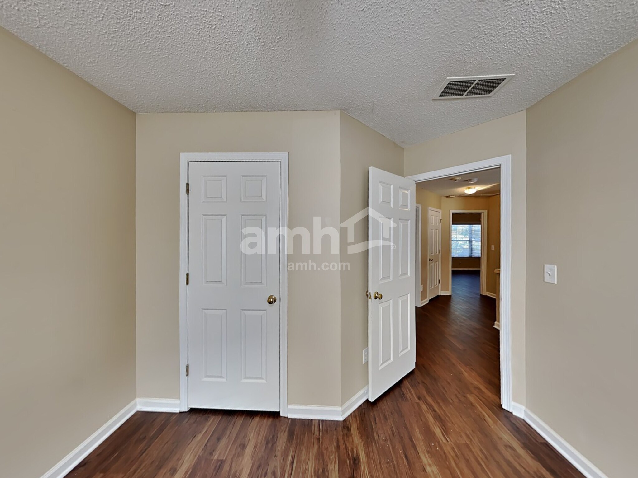 Building Photo - 3450 Ridgefair Dr