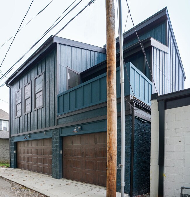 Building Photo - 374 E Whittier St