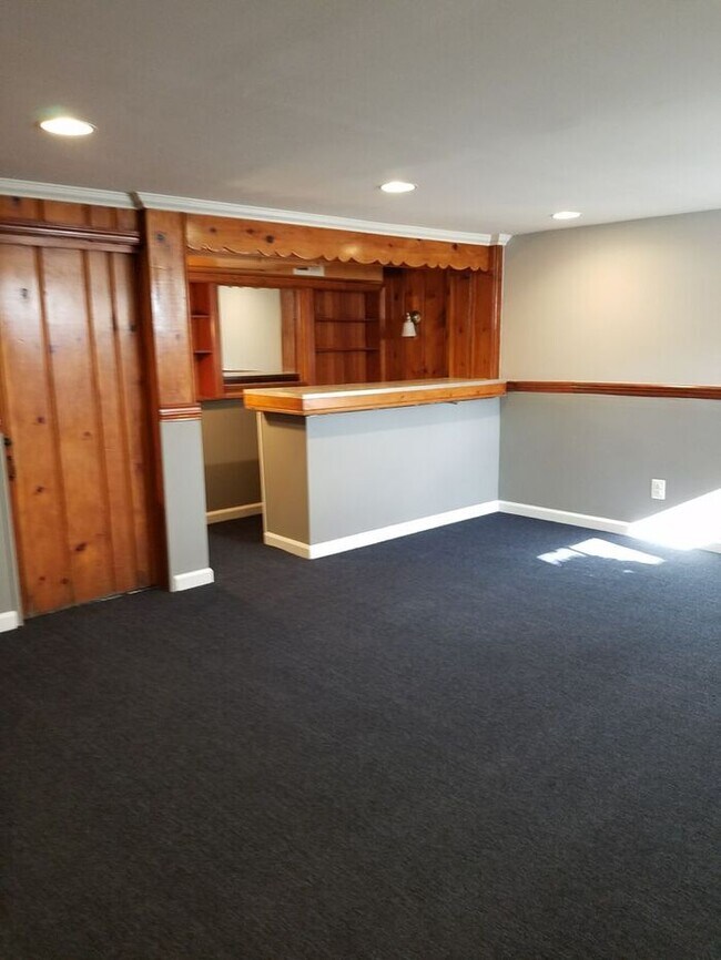 Building Photo - 3 Bedroom 2 Bathrooms in 21239