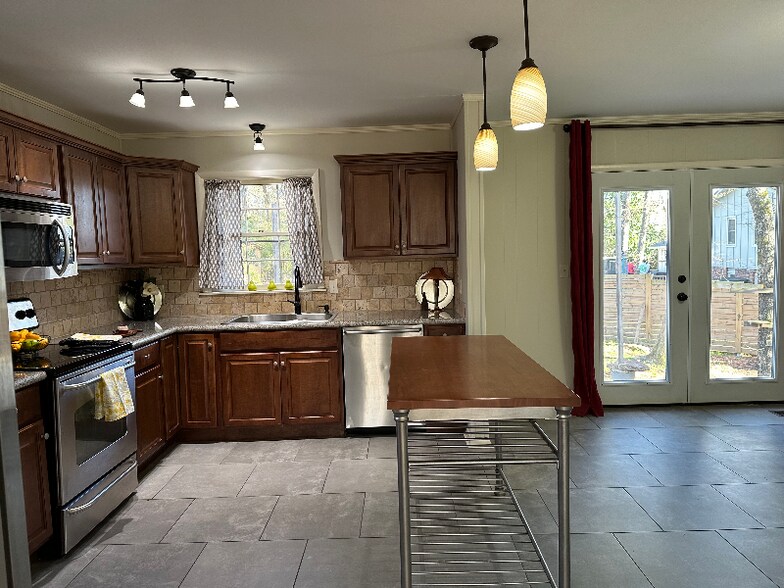 Building Photo - 2262 Locke Cir