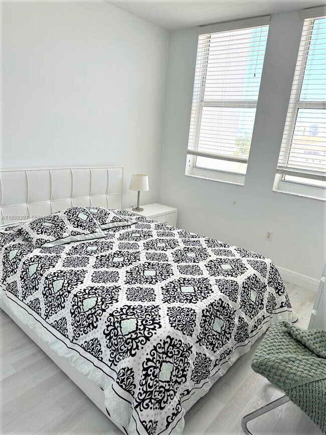 Building Photo - 4100 Salzedo St