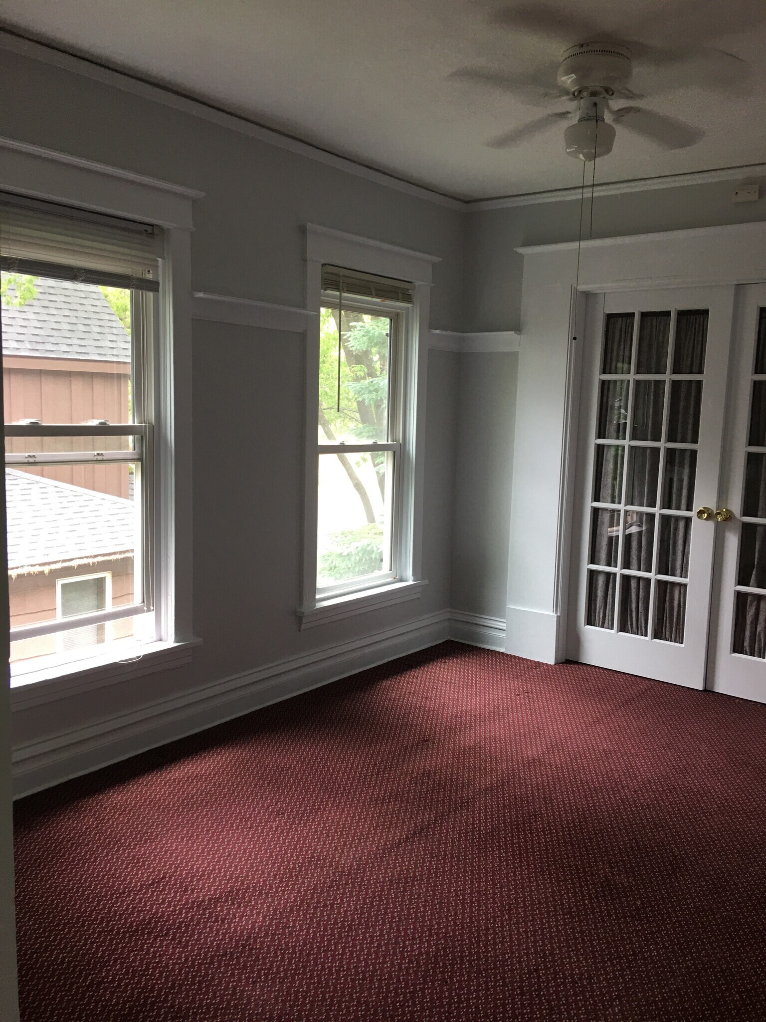 Building Photo - 526 E 7th St