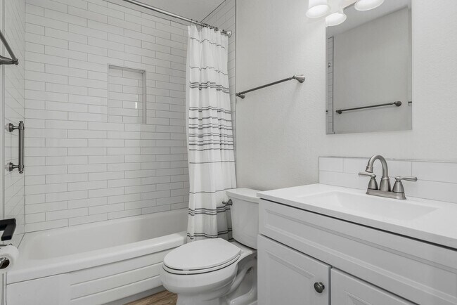 Building Photo - Chateau #2