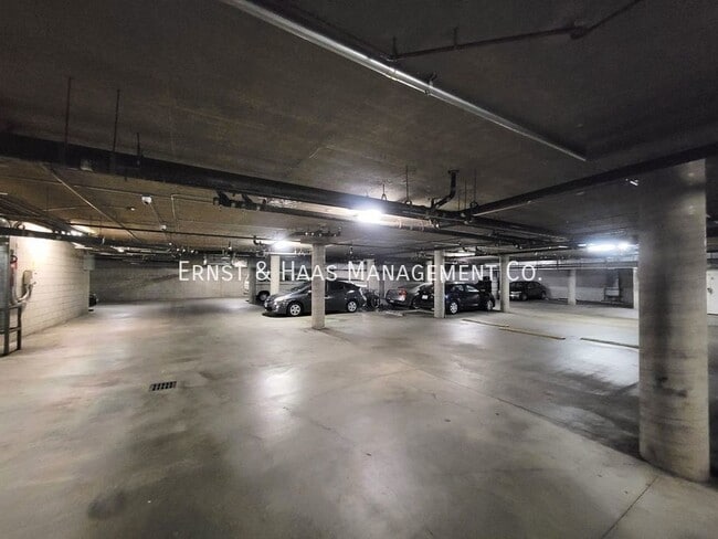 Building Photo - 1121 Obispo Ave