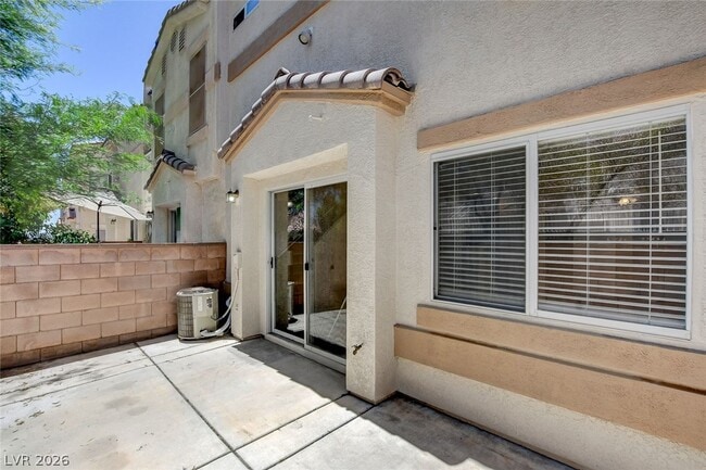 Building Photo - 3290 Dragon Fly St