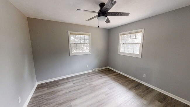 Building Photo - Available Now – 4 Bed, 3 Bath Updated Home in Coal Valley