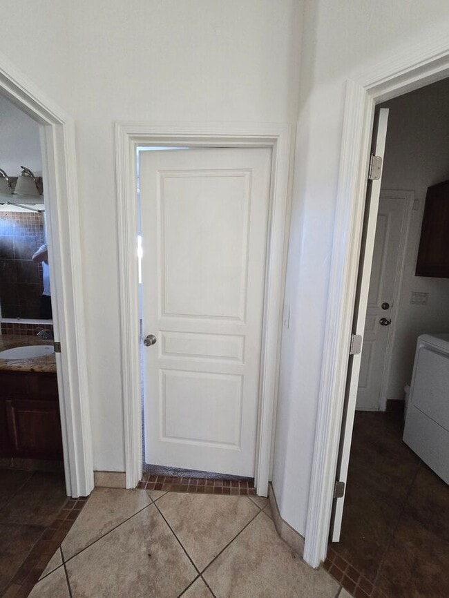 Building Photo - Spacious East Side Oasis – 4 Bed, 2 Bath Home with Premium Upgrades!