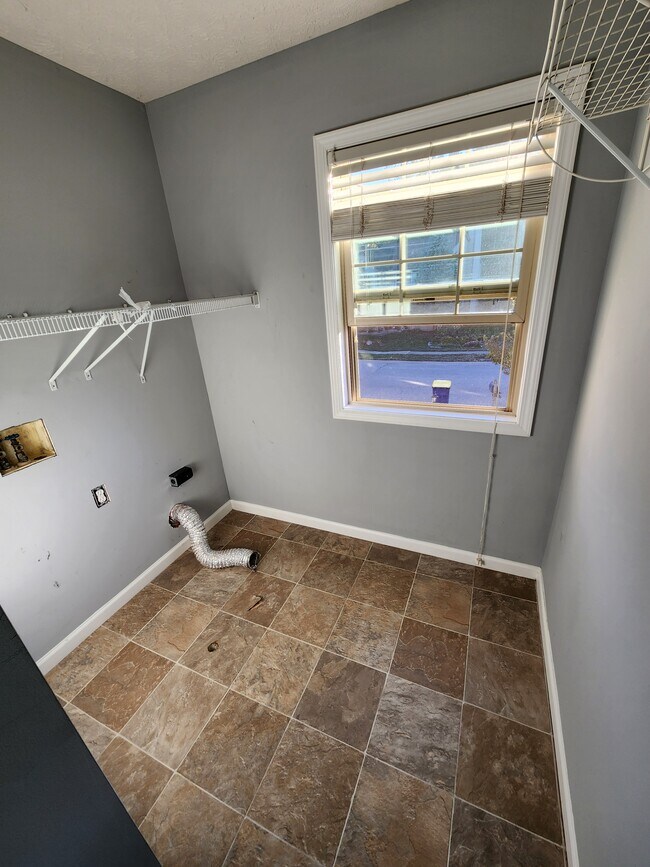 Building Photo - 8213 Briarhill Lane