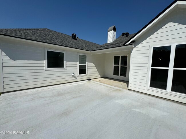 Building Photo - 304 San Sebastian Dr