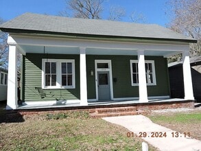Building Photo - Great Garden District Cottage