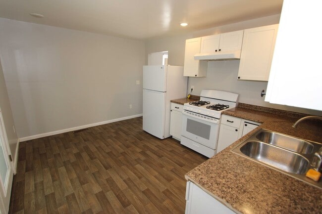 Building Photo - Revitalized 3 Bed 1 Bath Ranch
