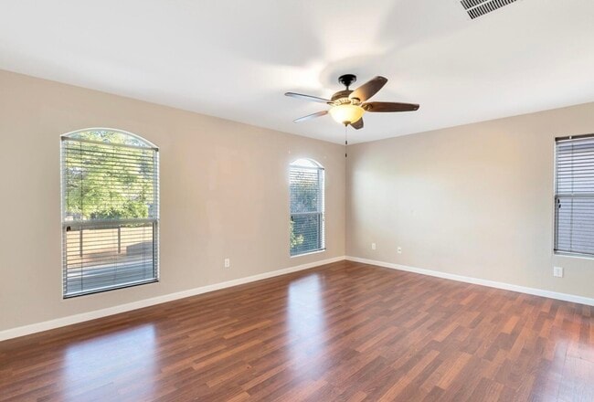 Building Photo - 3913 E Monona Dr