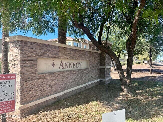 Building Photo - 2669 S Peppertree Dr