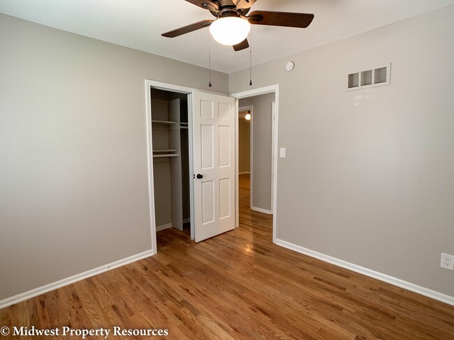Building Photo - Spacious home with so many updates!  3 bedroom 2.5 baths in Blue Springs