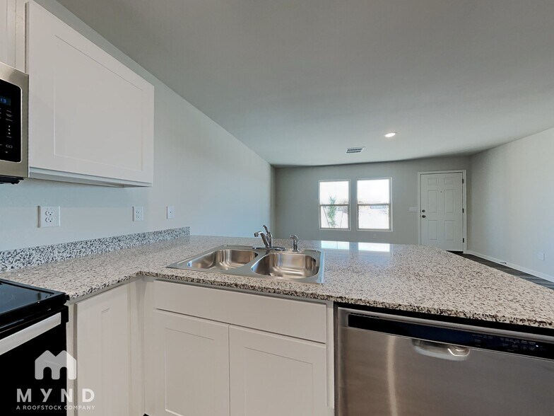 Building Photo - 246 S Picacho Heights Rd