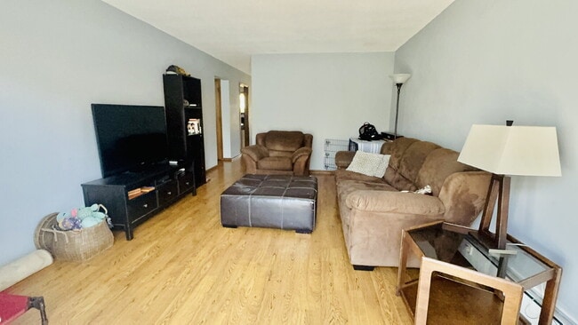 Building Photo - Charming 2-Bed Townhouse in St. Louis Park - Your Cozy Home Awaits!