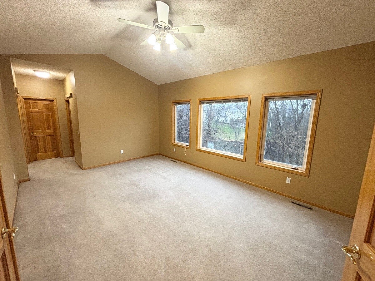 Building Photo - 15014 Valley View Pl