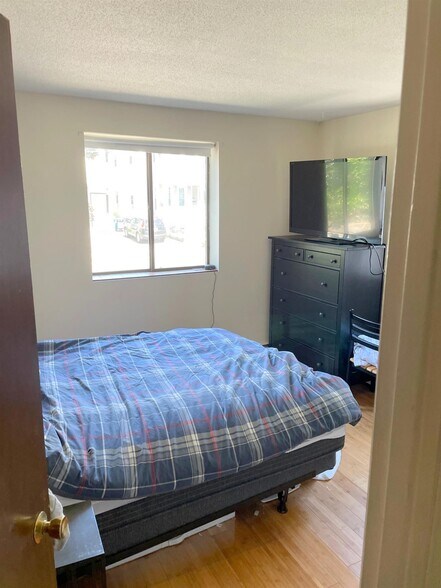 Building Photo - 11 Cameron Ave