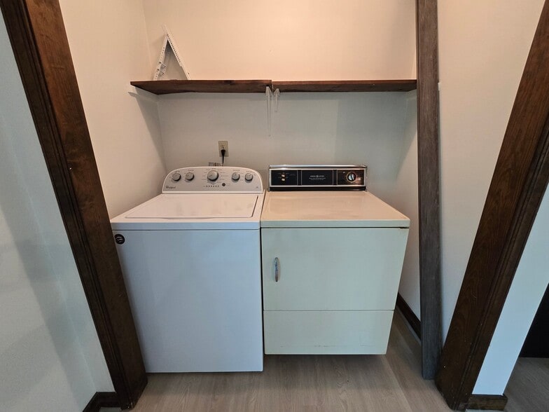 Building Photo - 6308 Lakeshore Dr