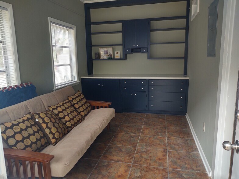 Building Photo - 1427 Stovall St