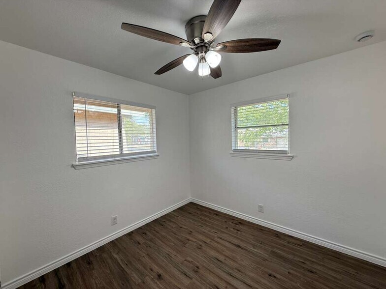 Building Photo - 13535 Coleridge St