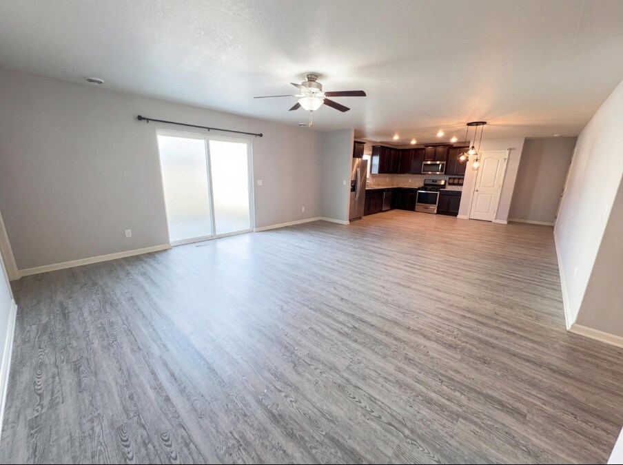 Building Photo - 1093 Sunset Ave