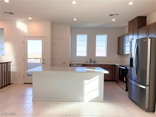 Building Photo - 137 Harmonica Ave