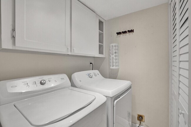 Building Photo - 16300 Golf Club Rd