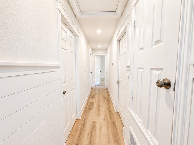 Building Photo - 7 Carol Ct