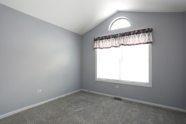 Building Photo - 966 N Auburn Woods Dr