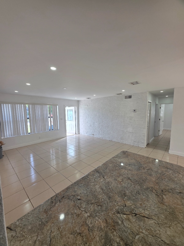 Building Photo - 681 SW 29th Terrace