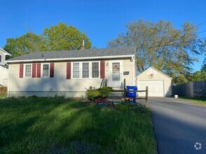 Building Photo - 3 Bedroom Available NOW in Essex Junction, VT