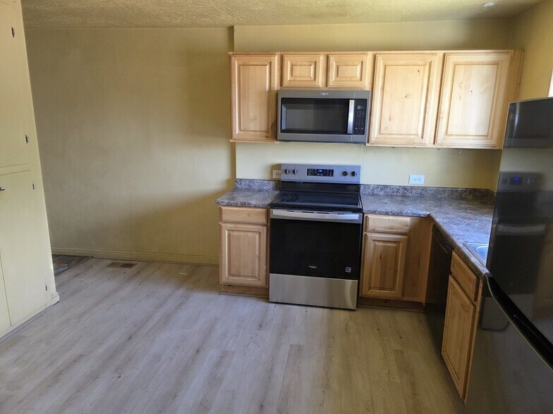 Building Photo - 5041 S 4420 W