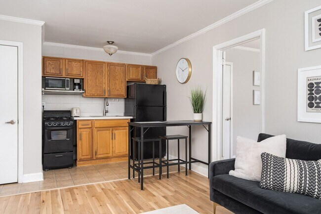 Building Photo - One Bedroom Across From Walking & Biking Trails in Fisher Park - Water & Parking Included